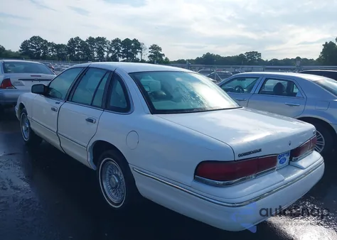 1997 Ford Crown Victoria Lx z USA, uszkodzony, nr VIN 2FALP74WXVX103635